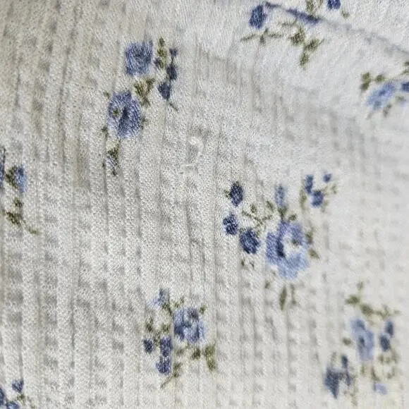 Hollister Medium Blue Dainty Floral Crop Top Long Sleeve - Picture 3 of 7